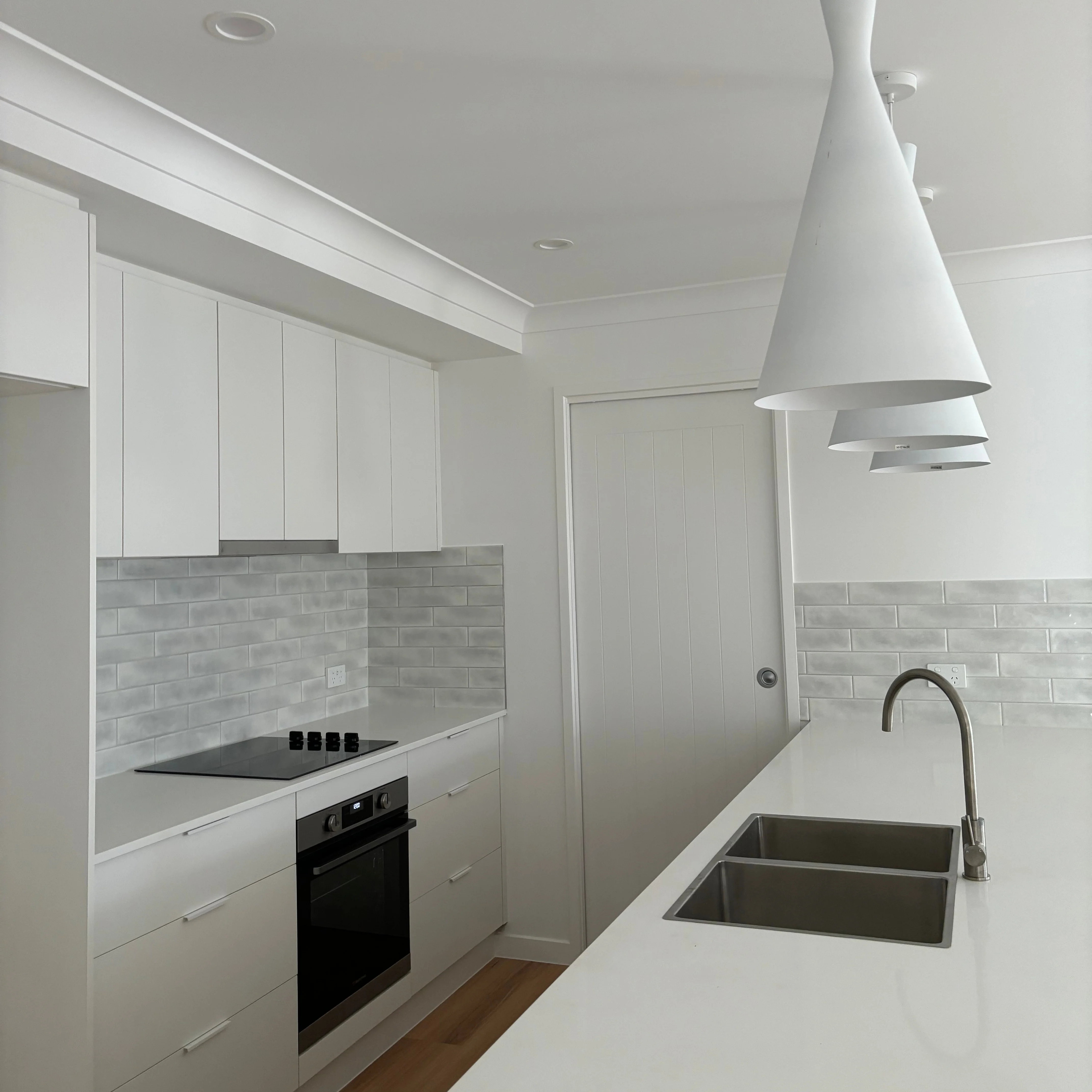 Boutique White Gloss Subway Ripple - Image 6