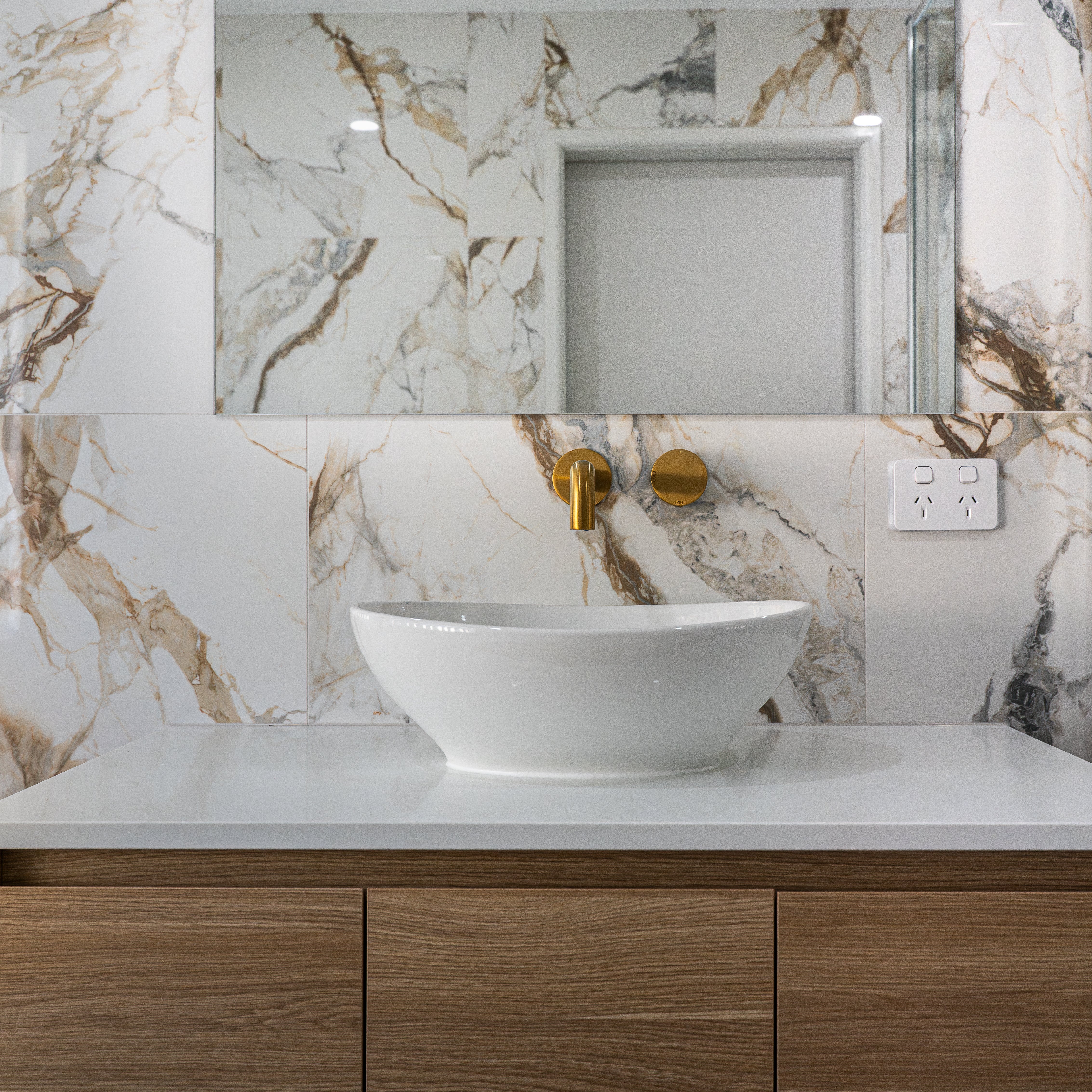 Calacatta Roma Gold Polished - Image 5