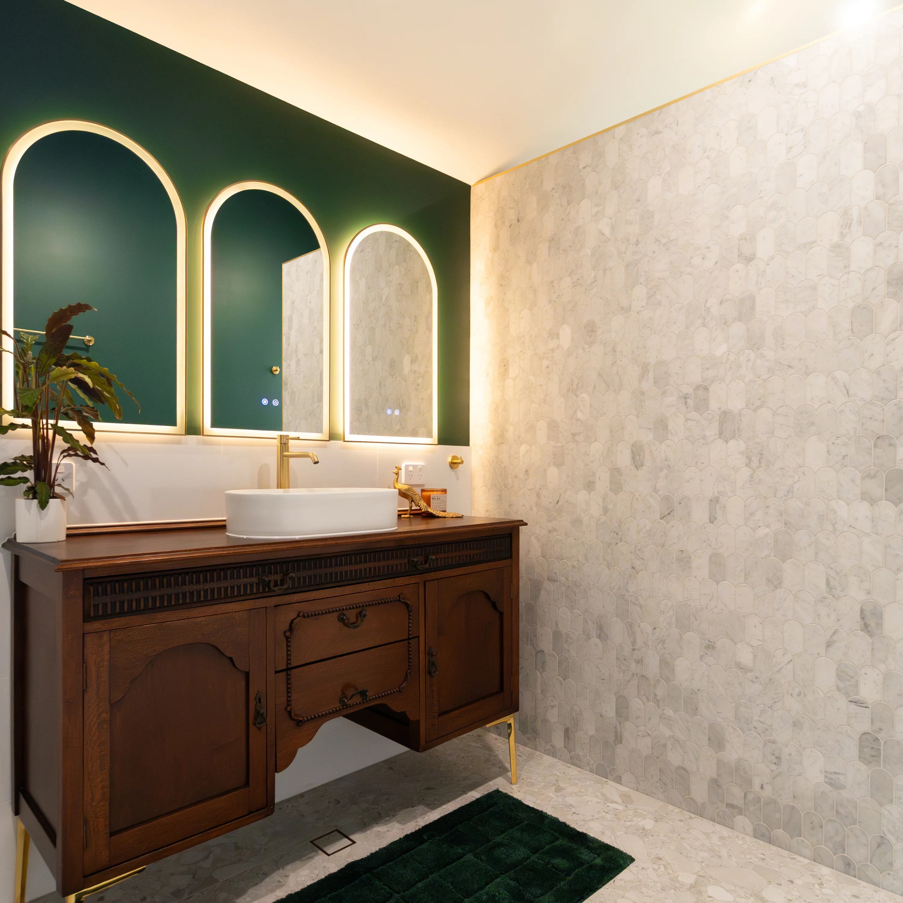 Carrara Marble Arch/Long Fish Scale Mosaic - Image 5
