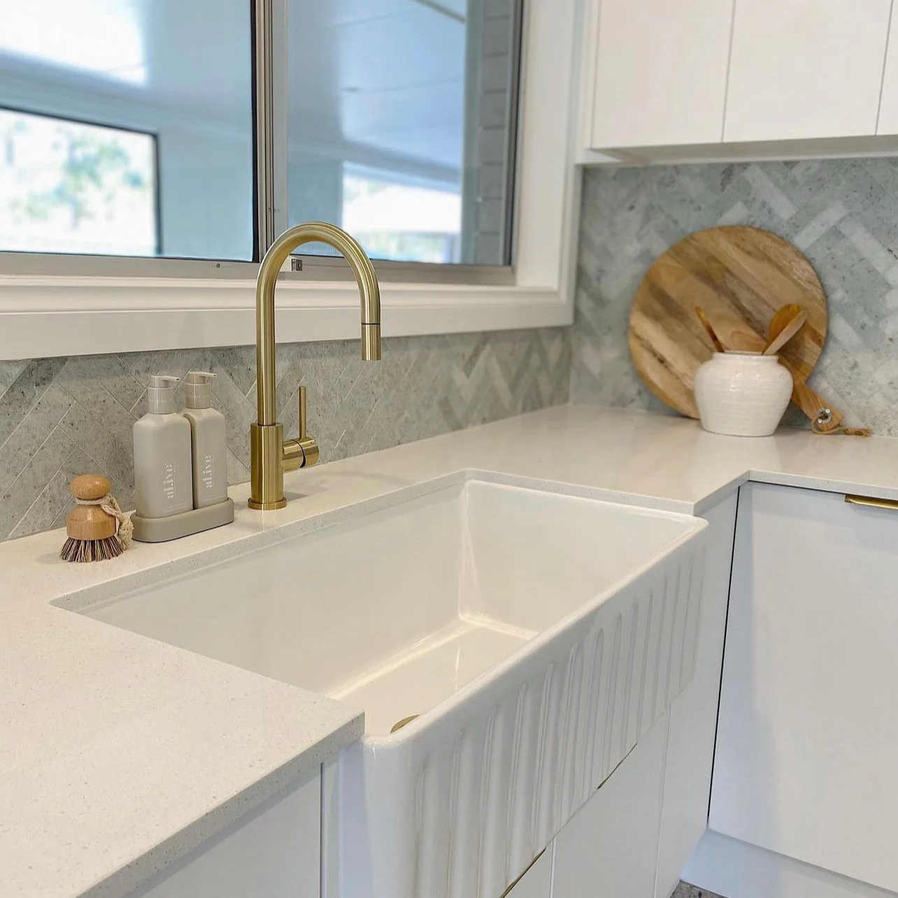 Carrara Marble Mosaic Herringbone - Image 5