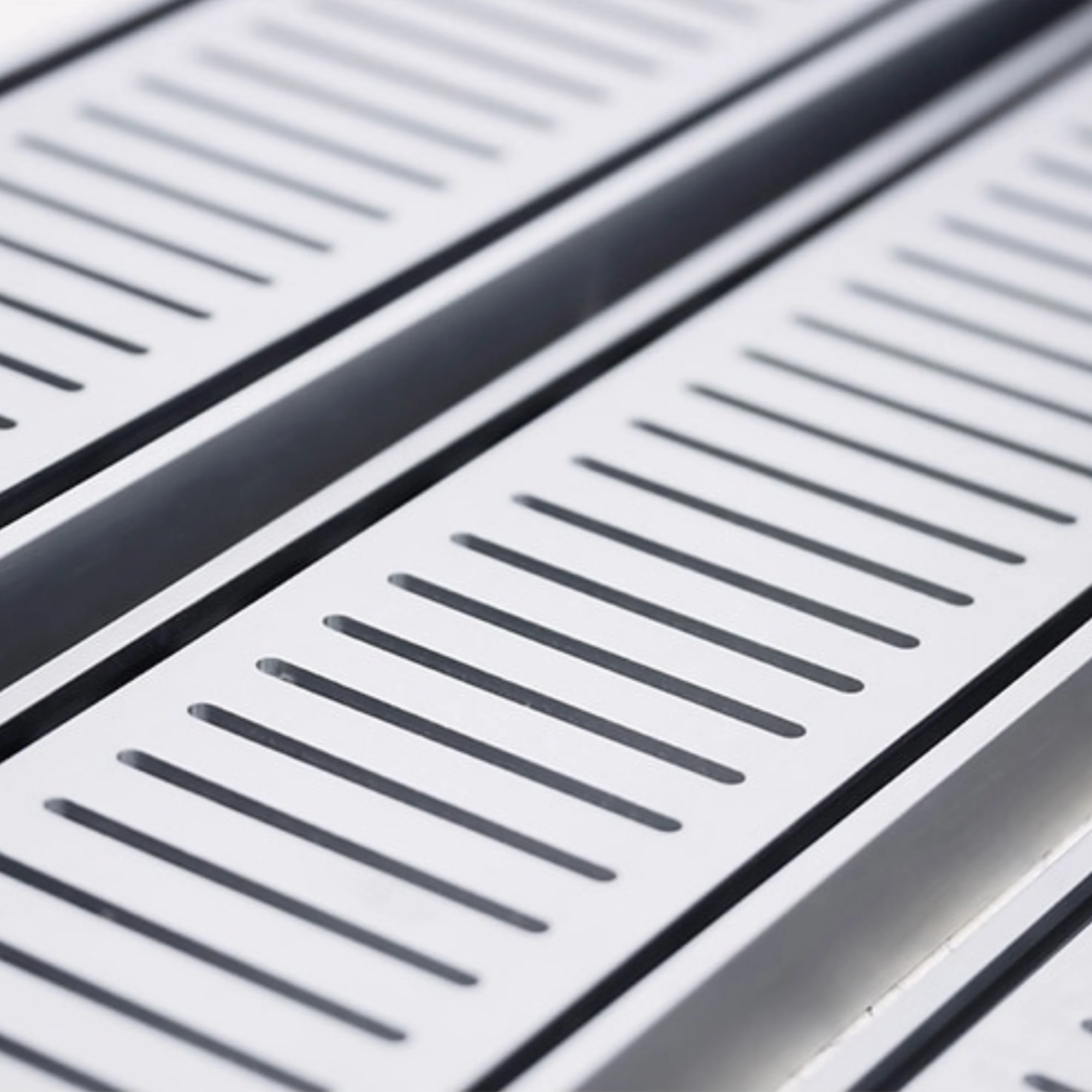 Lauxes Aluminium Silver Next Gen Floor Grate 100mm x 14mm - Image 3