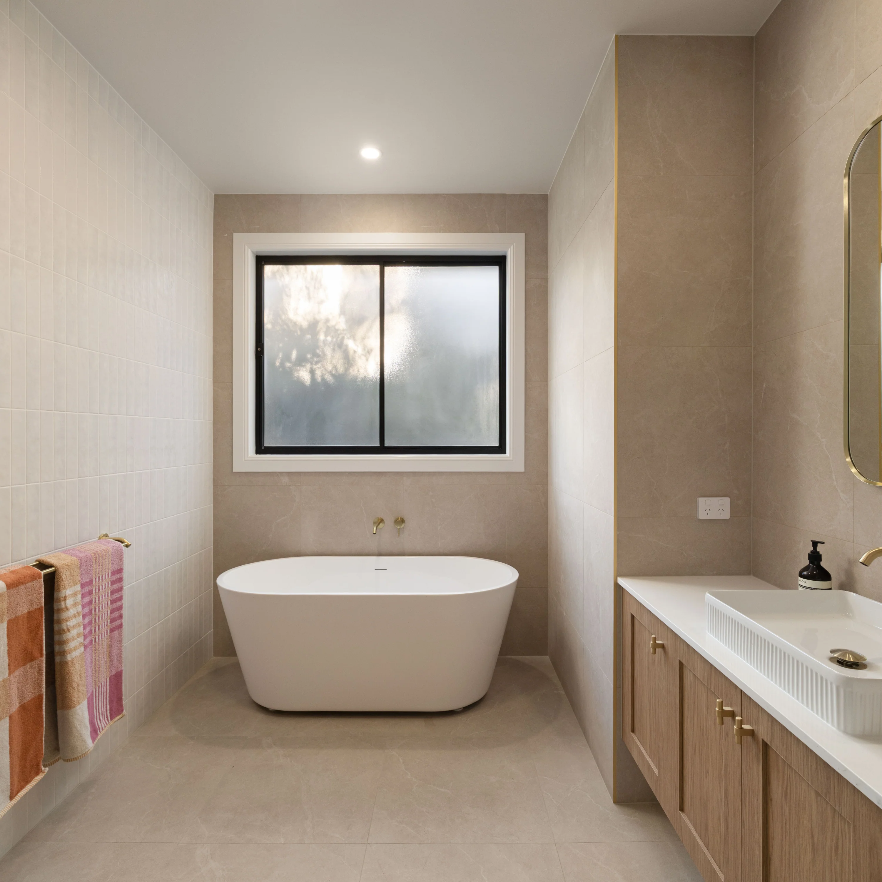 Terra Di Travertine Light + Casablanca White Subway - Image 6